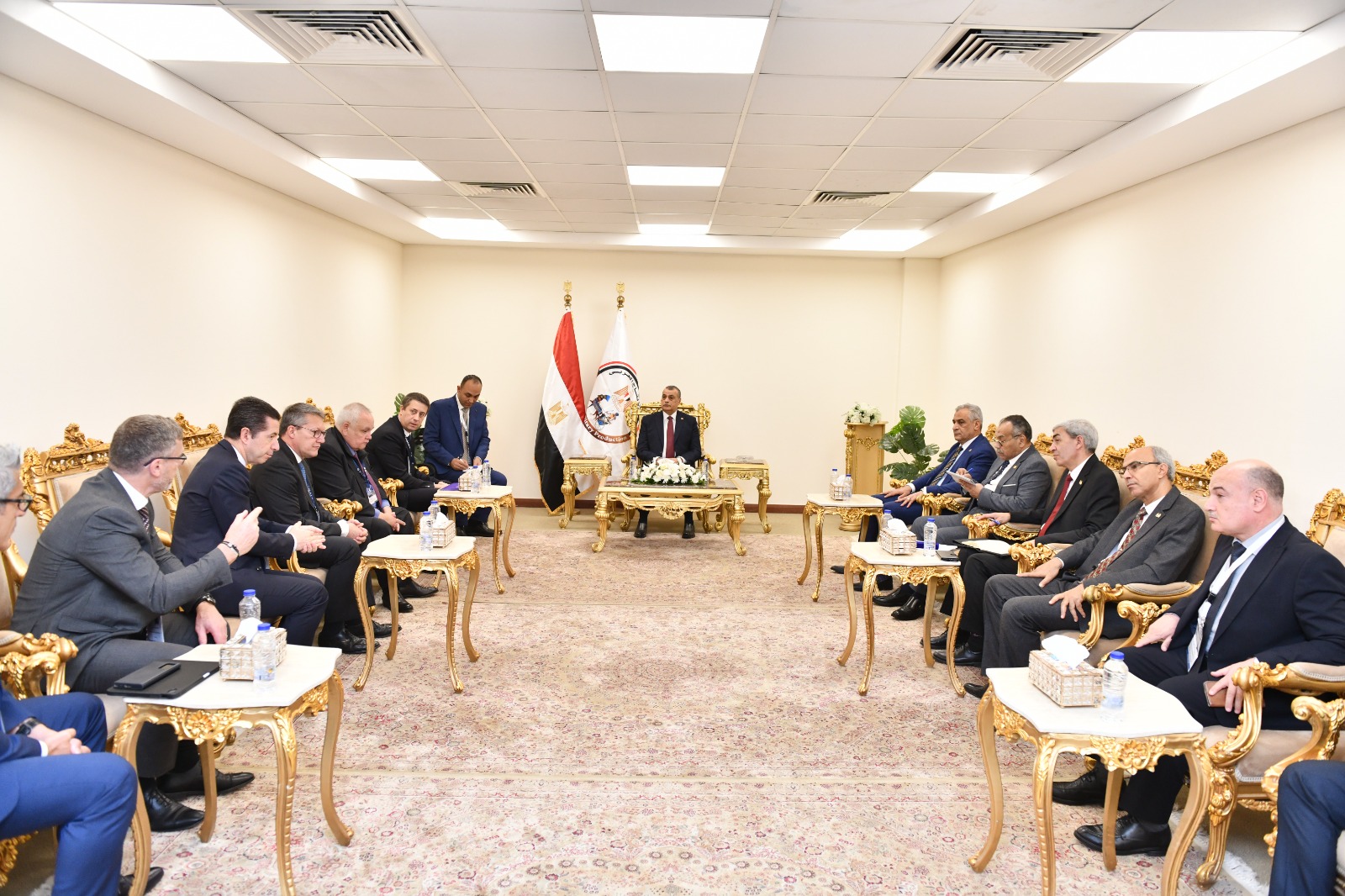 وزير الإنتاج الحربي يفتح مجالات تعاون جديدة مع فرنسا وكوريا في معرض EDEX 2025 5 1764686185 758 وزير الإنتاج الحربي يفتح مجالات تعاون جديدة مع فرنسا وكوريا