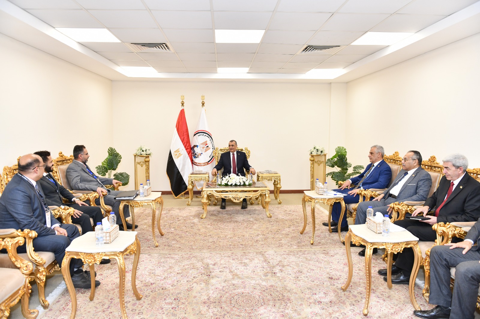 مصر بتدور على تعاون مع السعودية والعراق والفلبين في جناح الإنتاج الحربي بمعرض EDEX 2025 5 1764692061 297 مصر بتدور على تعاون مع السعودية والعراق والفلبين في جناح