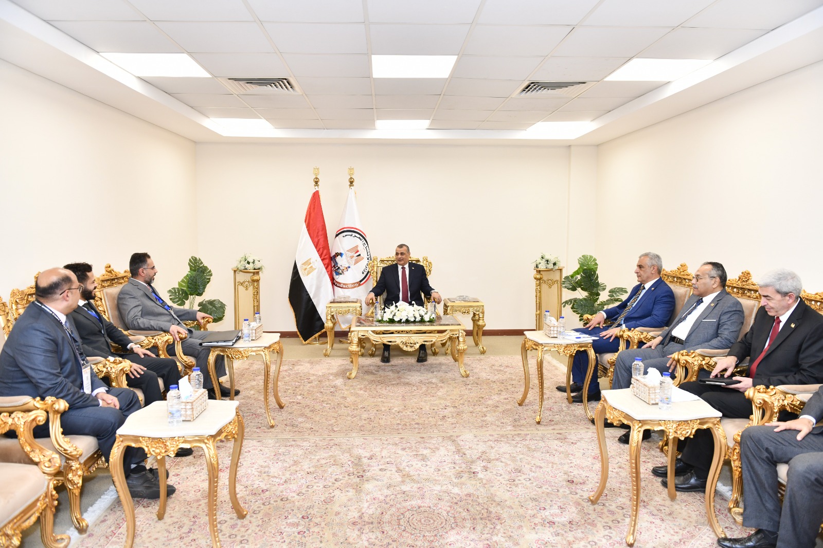 مصر بتدور على تعاون مع السعودية والعراق والفلبين في جناح الإنتاج الحربي بمعرض EDEX 2025 4 1764692061 402 مصر بتدور على تعاون مع السعودية والعراق والفلبين في جناح