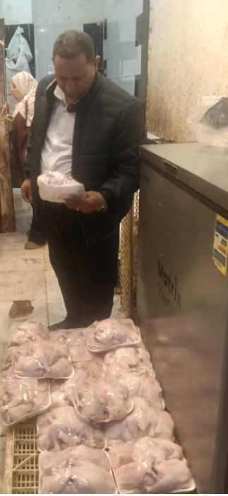 فضيحة ورا العروض الكاذبة.. تفاصيل غلق محل دواجن فاسدة في الجيزة 3 1764716567 515 فضيحة ورا العروض الكاذبة تفاصيل غلق محل دواجن فاسدة في