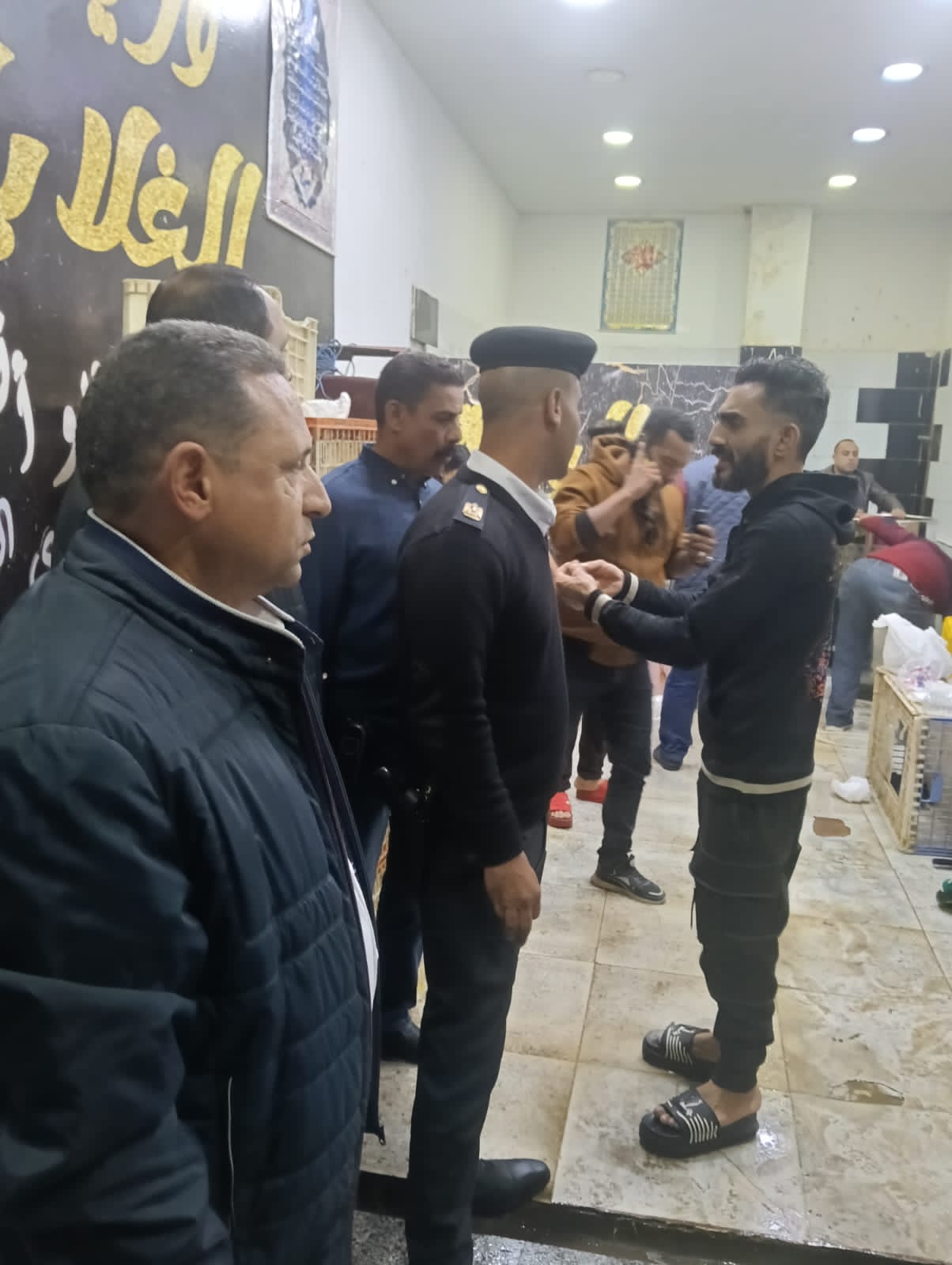 فضيحة ورا العروض الكاذبة.. تفاصيل غلق محل دواجن فاسدة في الجيزة 6 1764716567 896 فضيحة ورا العروض الكاذبة تفاصيل غلق محل دواجن فاسدة في