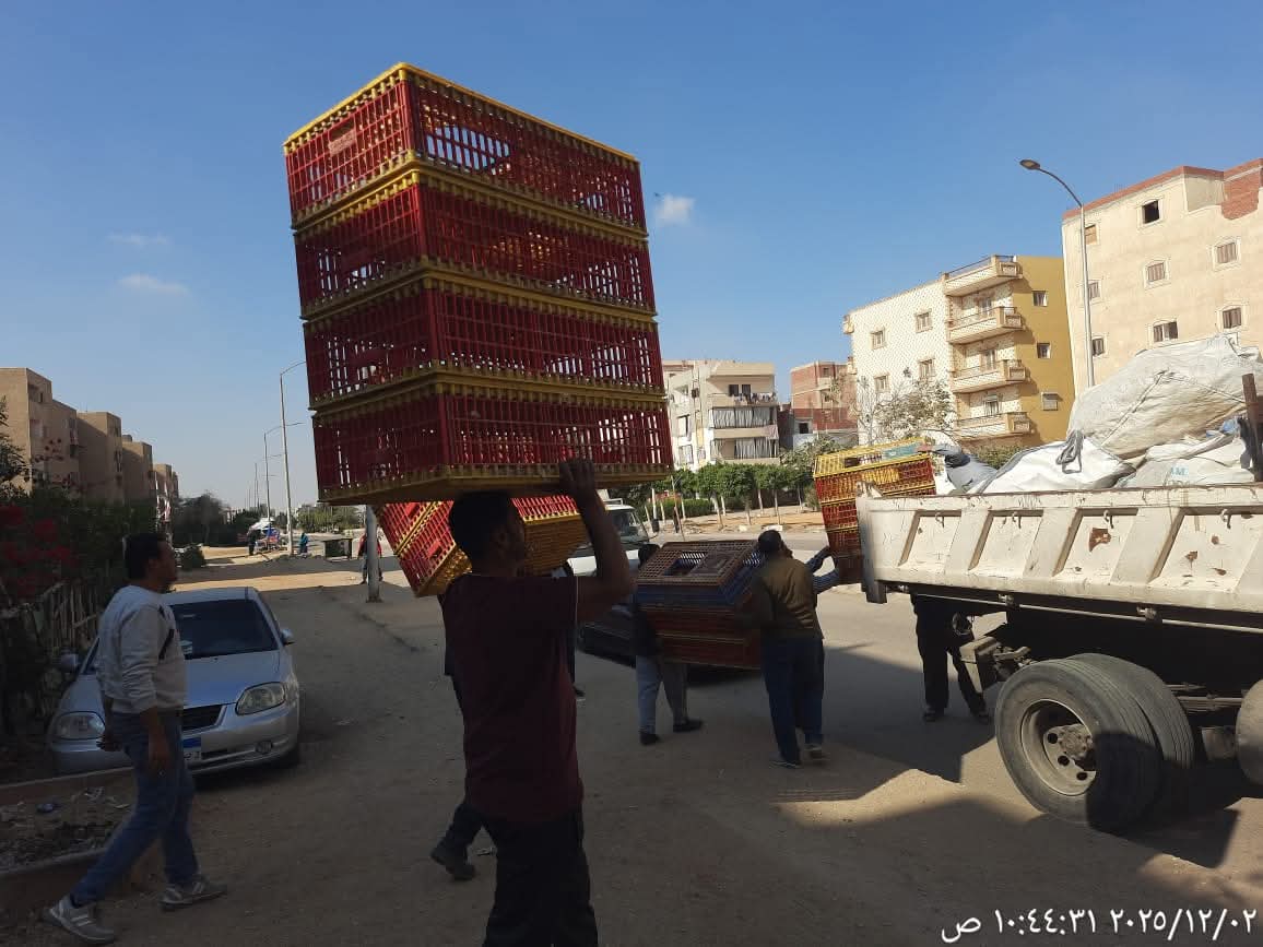 حملات لمراقبة المخالفات وإزالة التعديات في العاشر من رمضان 3 1764727395 42 حملات لمراقبة المخالفات وإزالة التعديات في العاشر من رمضان