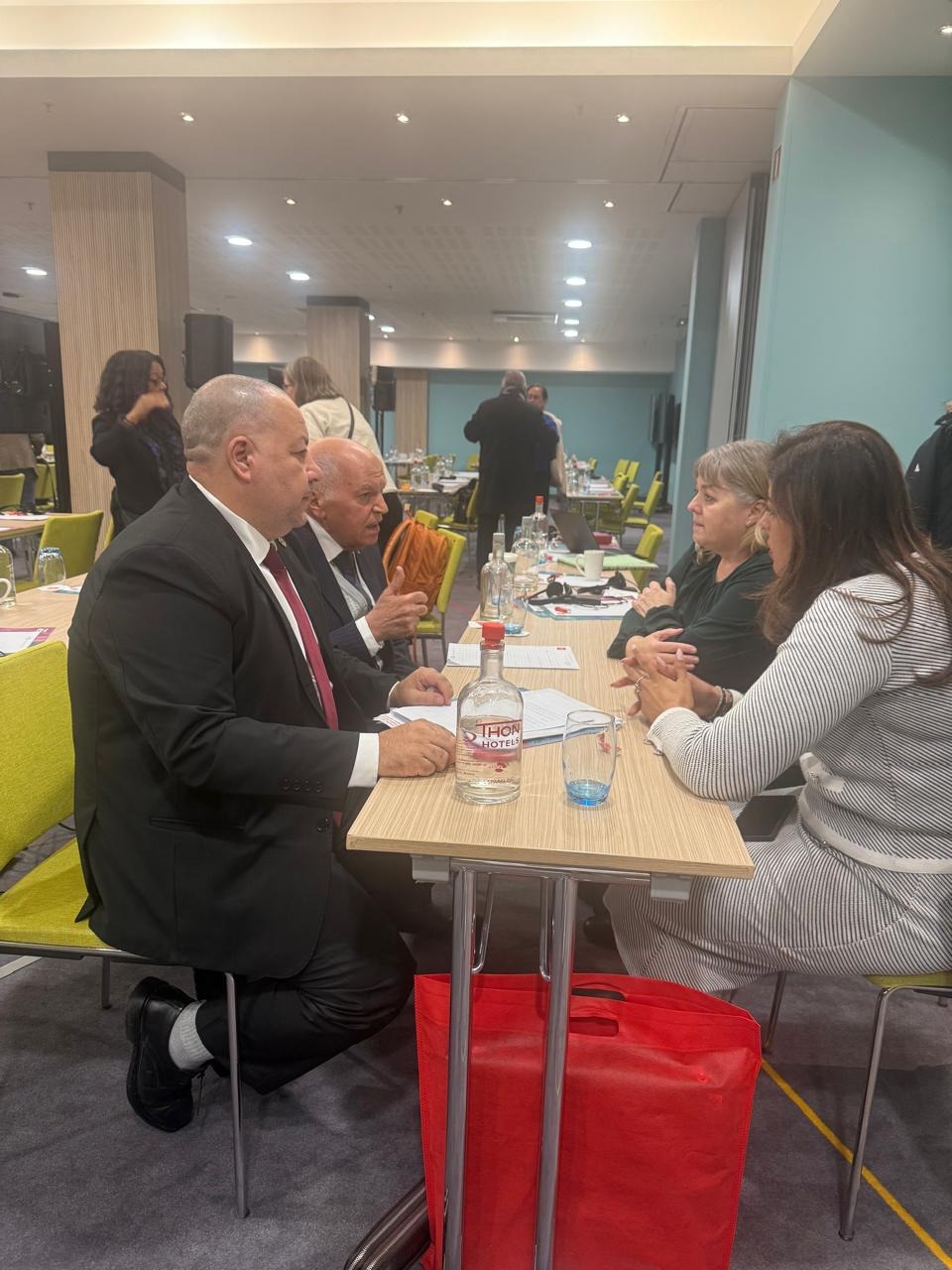 لقاء خلف الزناتي مع رئيسة اتحاد المعلمين في أستراليا.. صور 4 1764762757 893 لقاء خلف الزناتي مع رئيسة اتحاد المعلمين في أستراليا صور