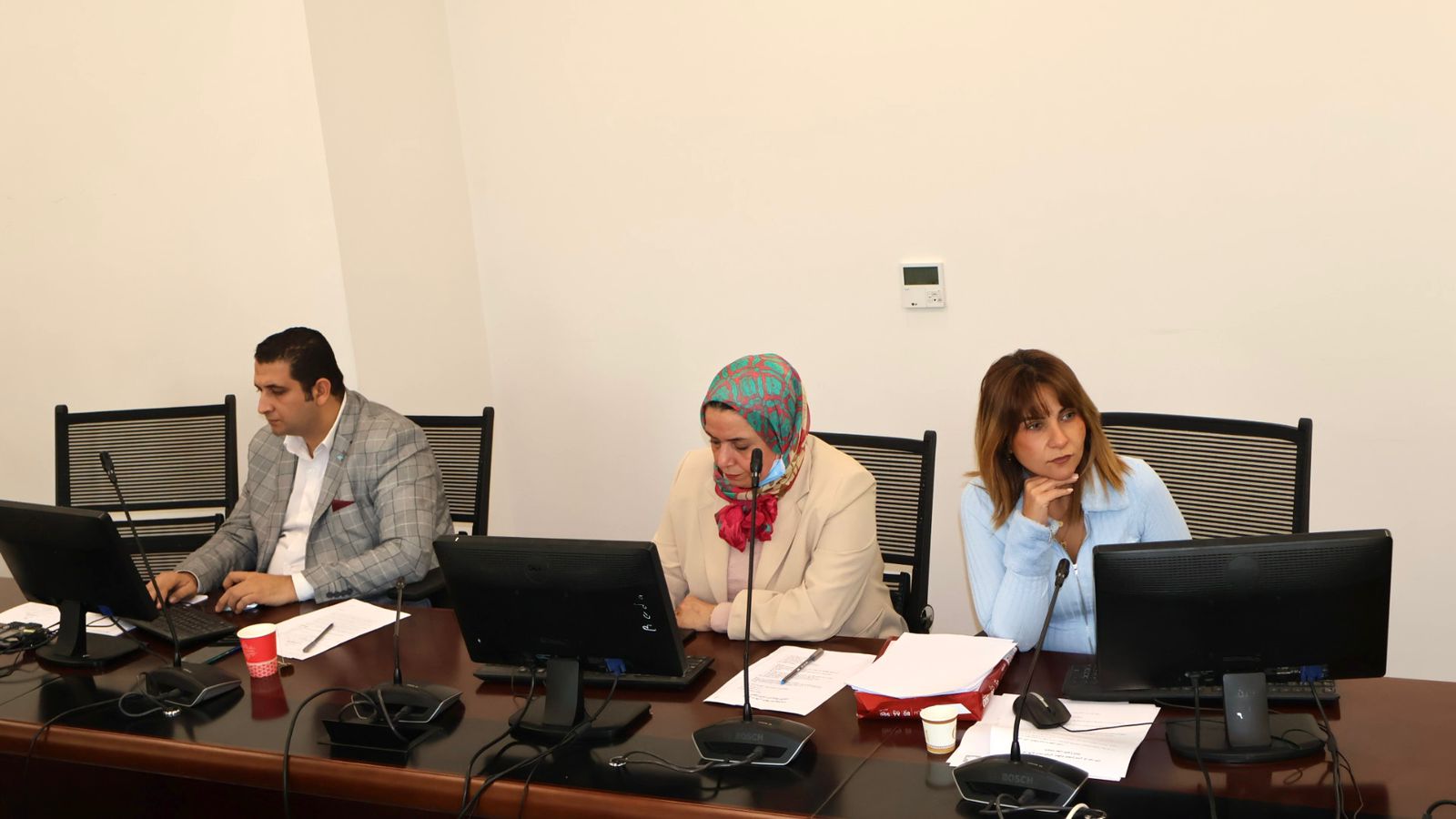 غرفة عمليات حقوق الإنسان تتابع الانتخابات بشكل مستمر 3 1764775556 282 غرفة عمليات حقوق الإنسان تتابع الانتخابات بشكل مستمر