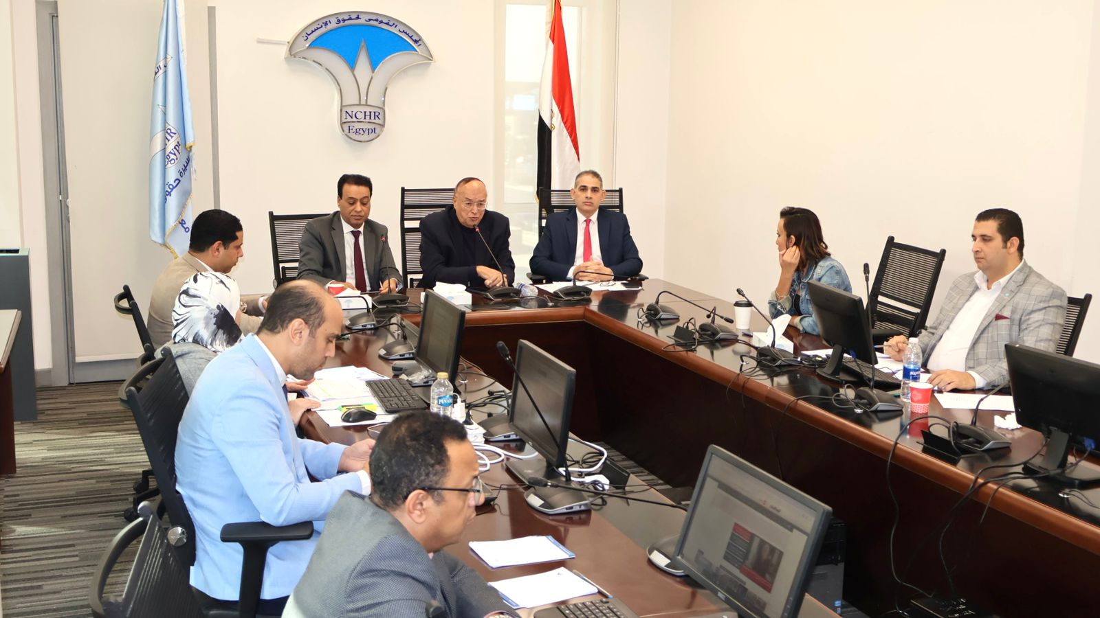 غرفة عمليات حقوق الإنسان تتابع الانتخابات بشكل مستمر 11 1764775556 395 غرفة عمليات حقوق الإنسان تتابع الانتخابات بشكل مستمر