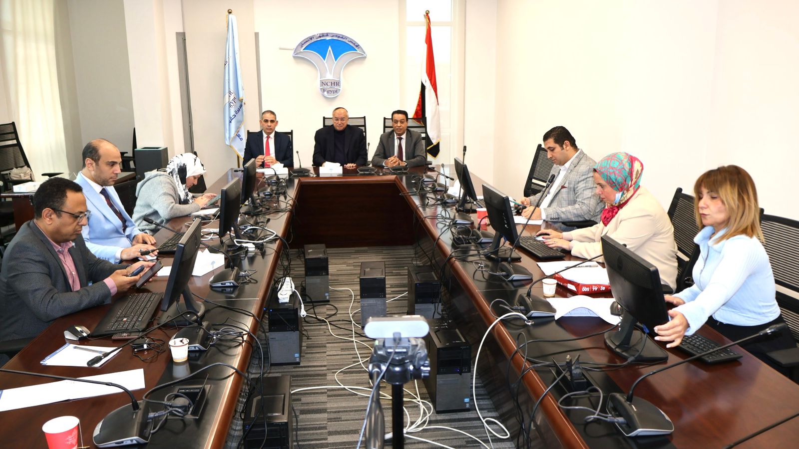 غرفة عمليات حقوق الإنسان تتابع الانتخابات بشكل مستمر 10 1764775556 849 غرفة عمليات حقوق الإنسان تتابع الانتخابات بشكل مستمر