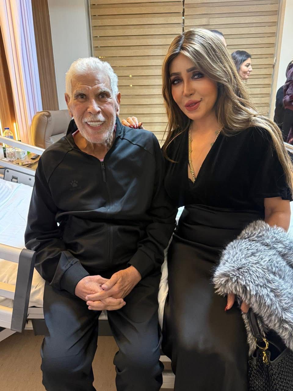 1764845968 219 إعلامية مشهورة تزور حسن شحاتة في المستشفى وتقول بحبك حب