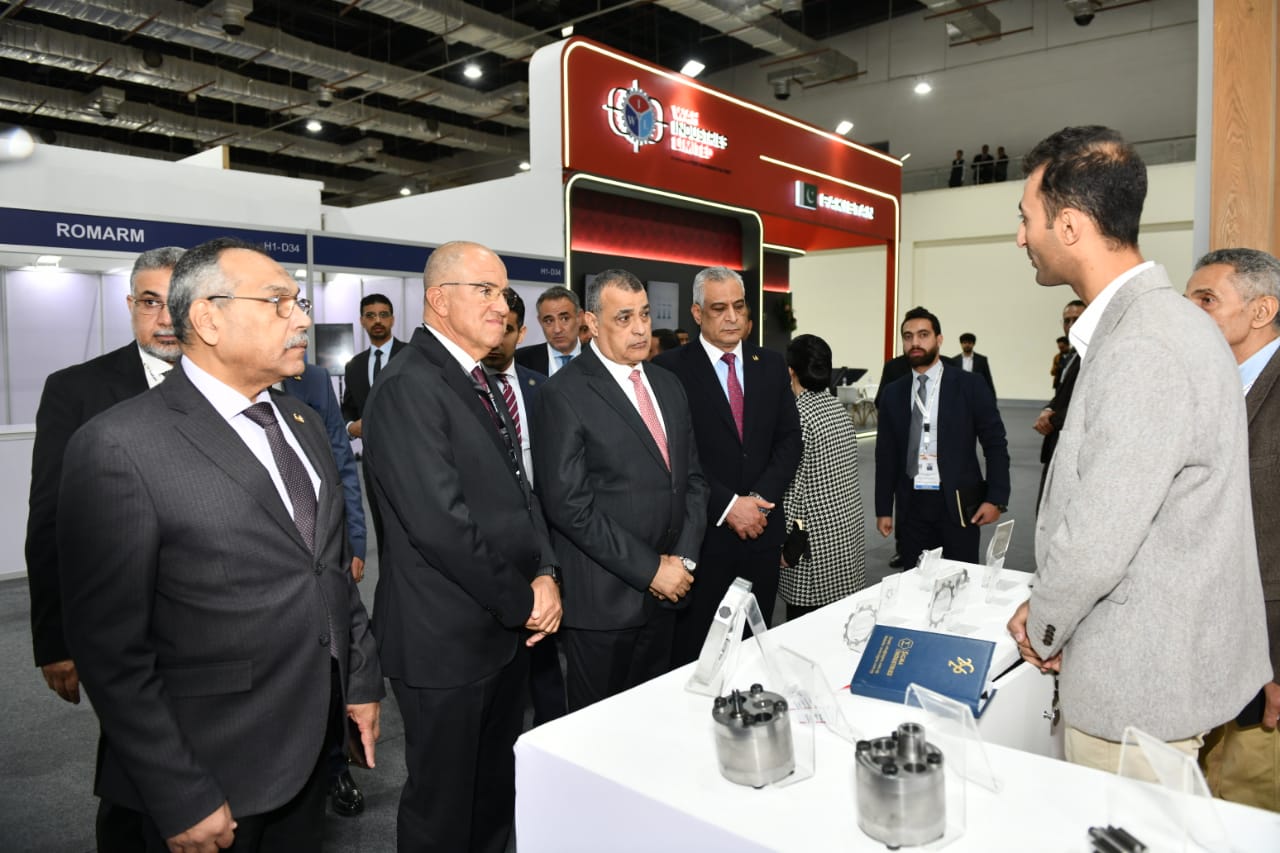 وزير الإنتاج الحربي يتفقد أجنحة الشركات في معرض EDEX 2025 3 1764857435 640 وزير الإنتاج الحربي يتفقد أجنحة الشركات في معرض EDEX 2025