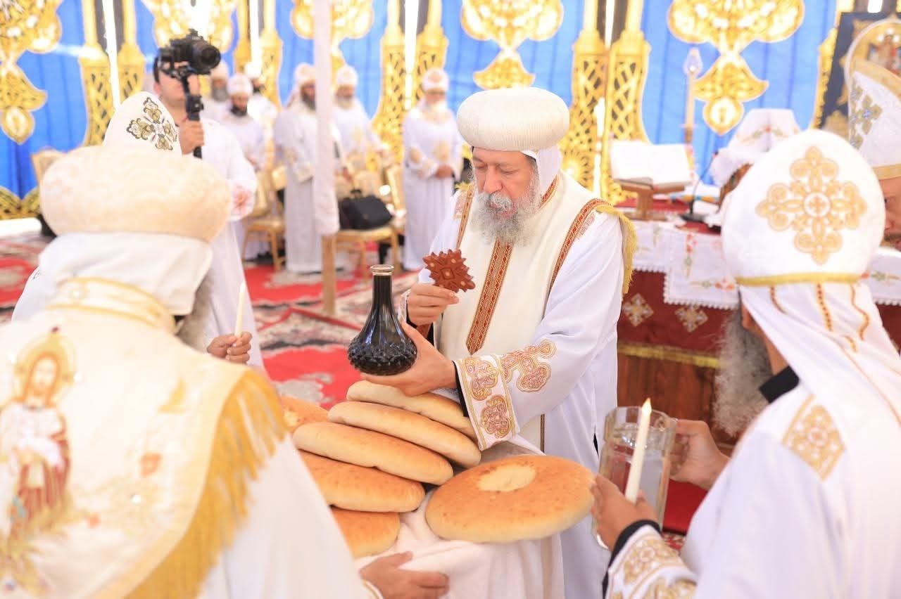 وضعوا حجر الأساس لكنيسة "الفرسان الثلاثة" في مدينة السادات 5 صورة للأنبا إيلاريون