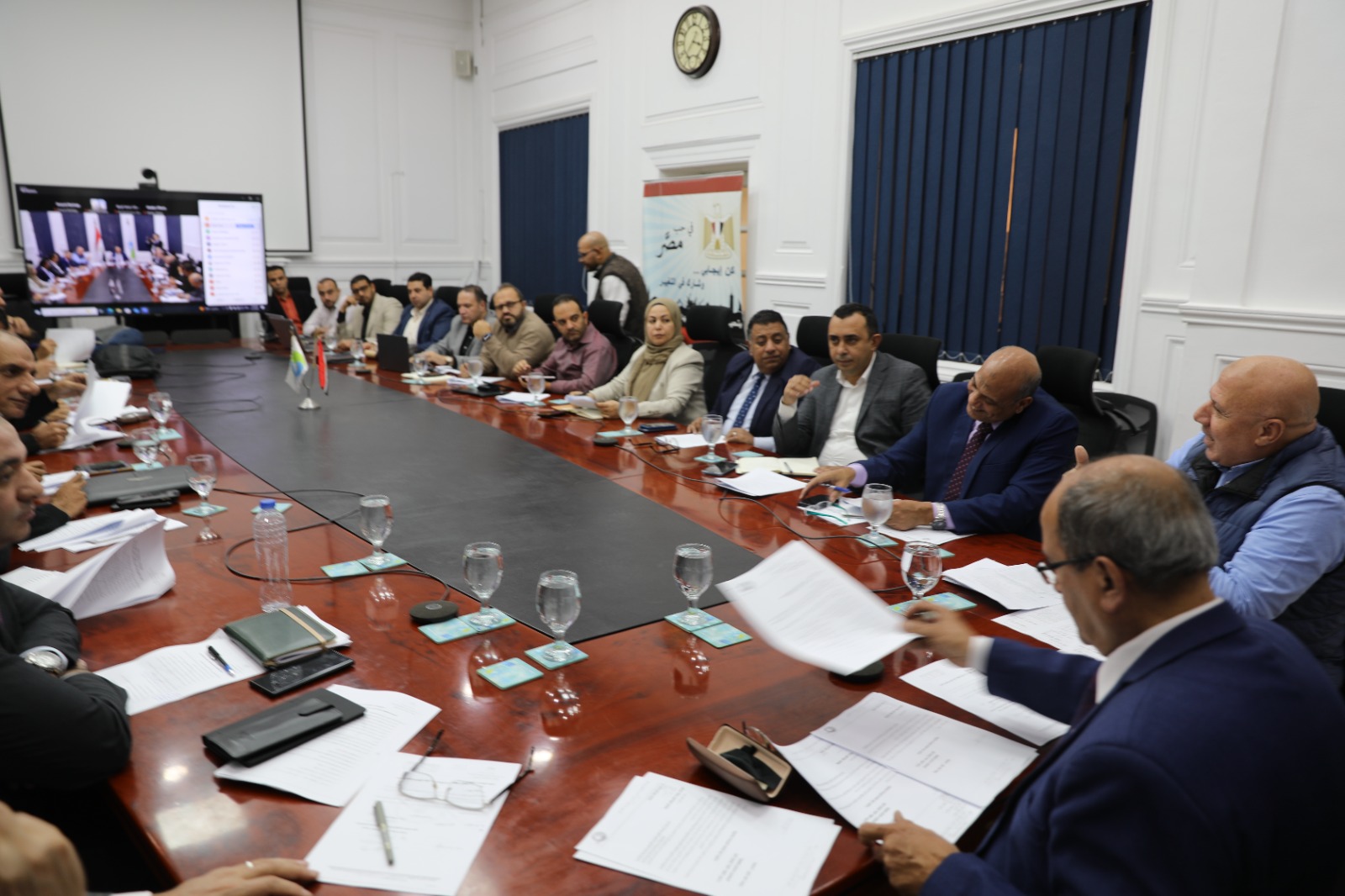 رئيس القابضة للمياه يناقش مع قيادات الشركة سبل تحسين خدمات المياه للمواطنين 3 1765126583 108 رئيس القابضة للمياه يناقش مع قيادات الشركة سبل تحسين خدمات