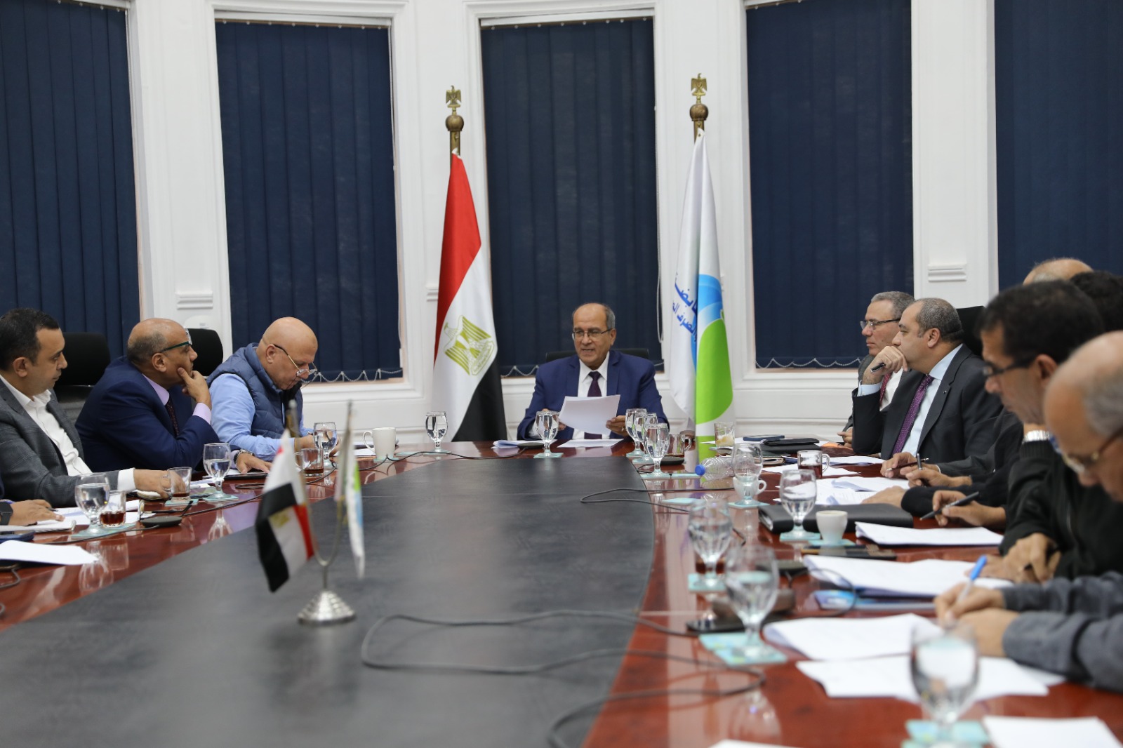 رئيس القابضة للمياه يناقش مع قيادات الشركة سبل تحسين خدمات المياه للمواطنين 4 1765126583 790 رئيس القابضة للمياه يناقش مع قيادات الشركة سبل تحسين خدمات