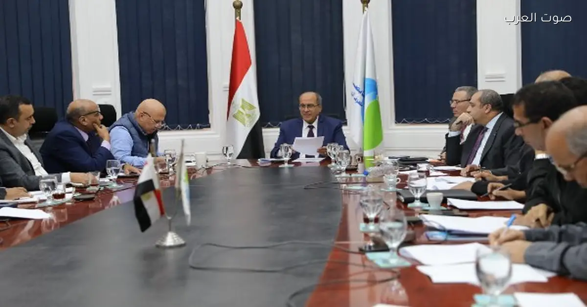 رئيس القابضة للمياه يناقش مع قيادات الشركة سبل تحسين خدمات المياه للمواطنين