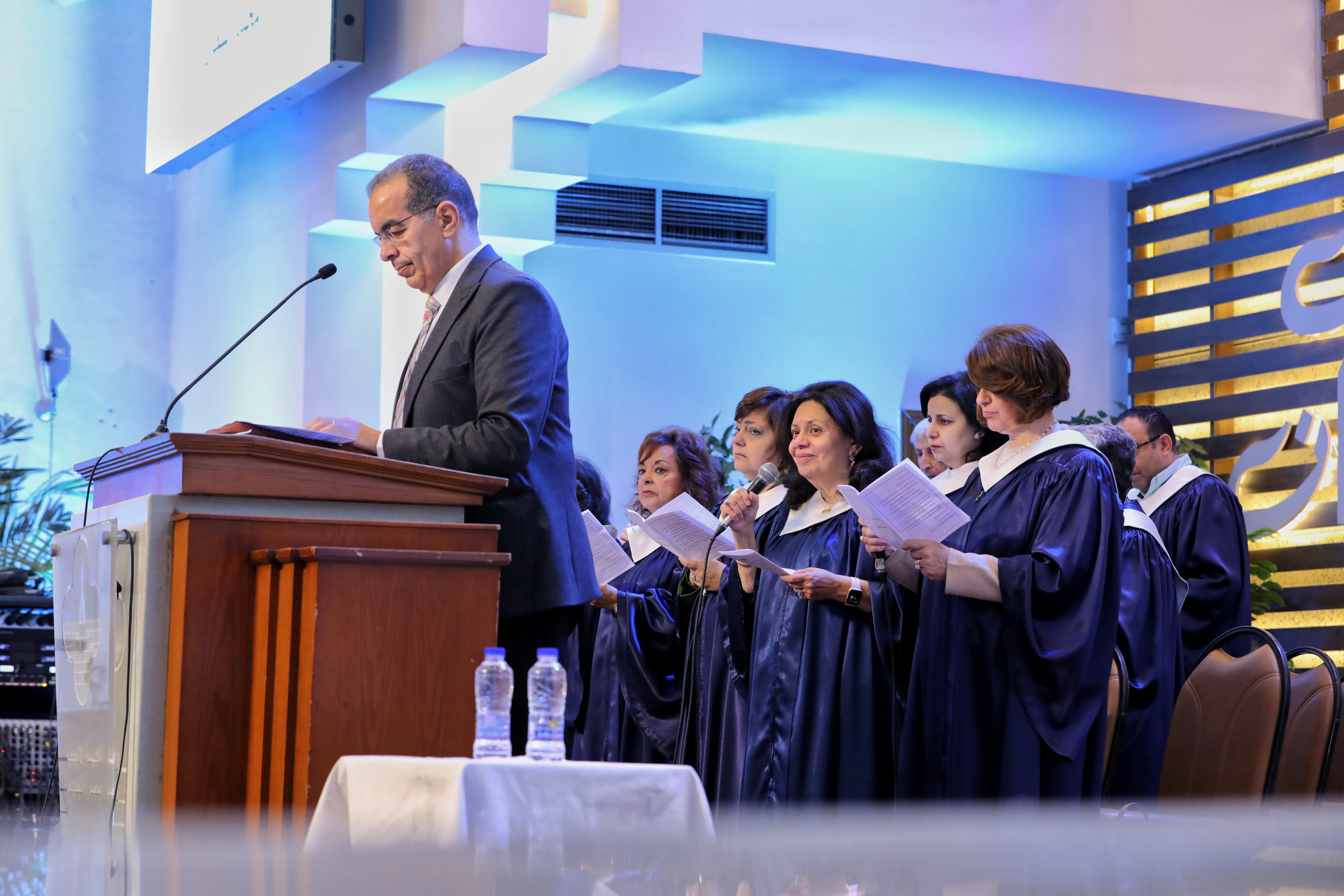 الأجواء الروحية في الخدمة