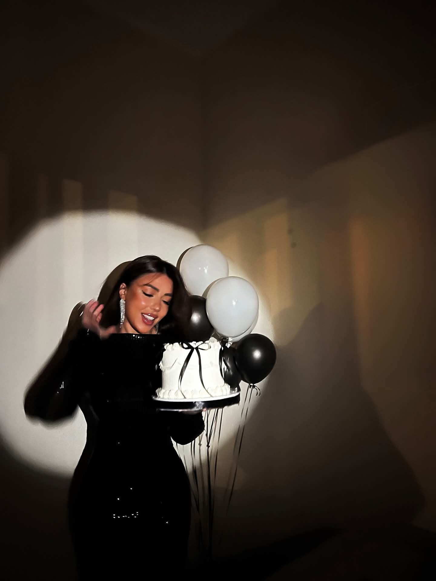 سارة سلامة بتحتفل بعيد ميلادها بستايل أسود جذاب 3 سارة سلامة 2