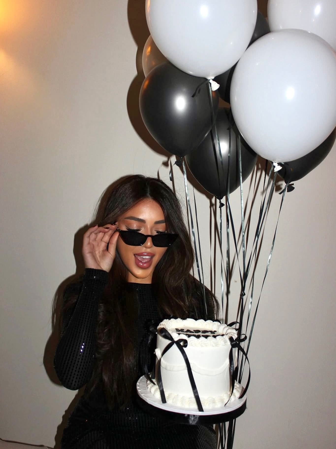 سارة سلامة بتحتفل بعيد ميلادها بستايل أسود جذاب 7 سارة سلامة 6