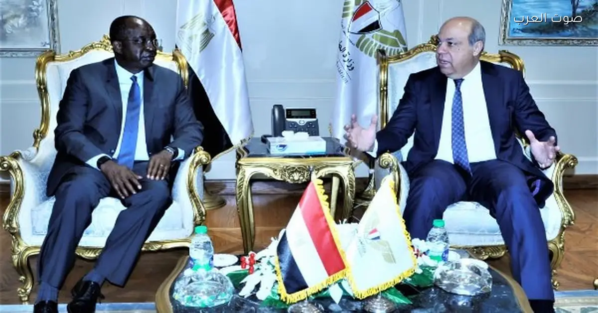 وزير الطيران يتكلم مع مؤسسة التمويل الدولية عن آخر خطوات طرح مطار الغردقة