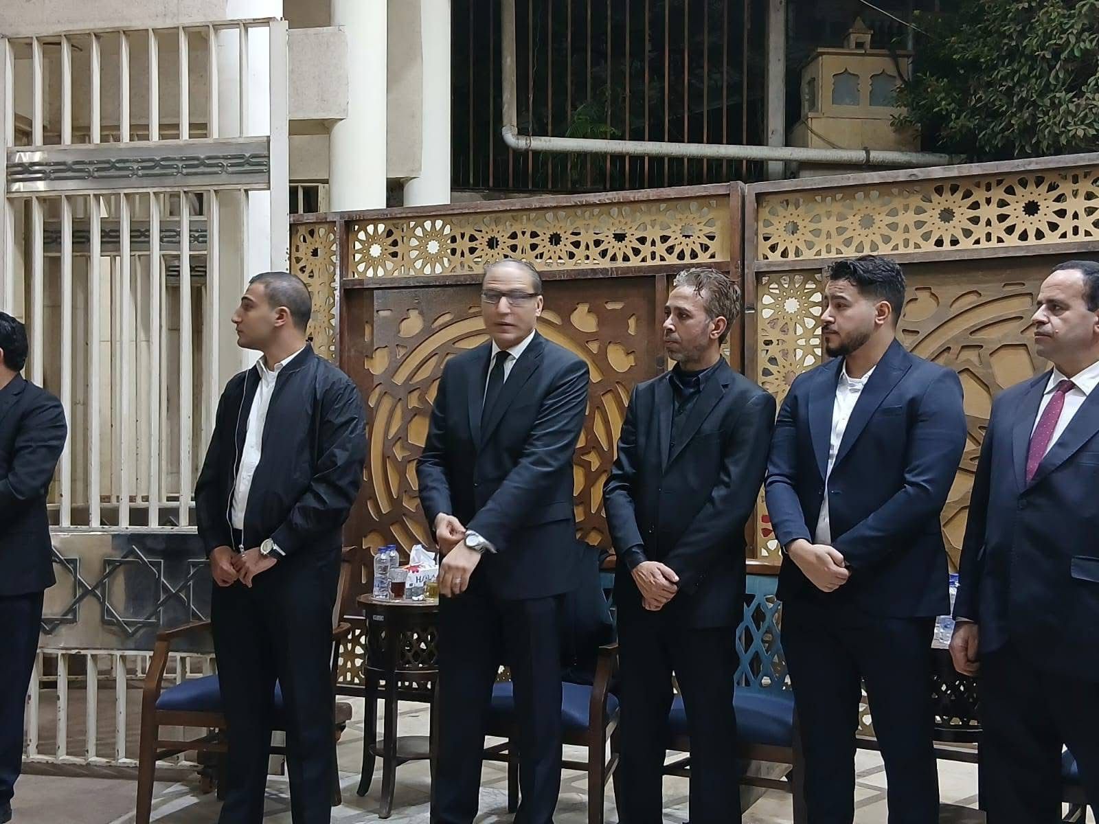 مشاهير ومؤثرين في المجتمع يحضروا عزاء شقيق الكاتب الصحفي إسلام عفيفي 3 إسلام عفيفي