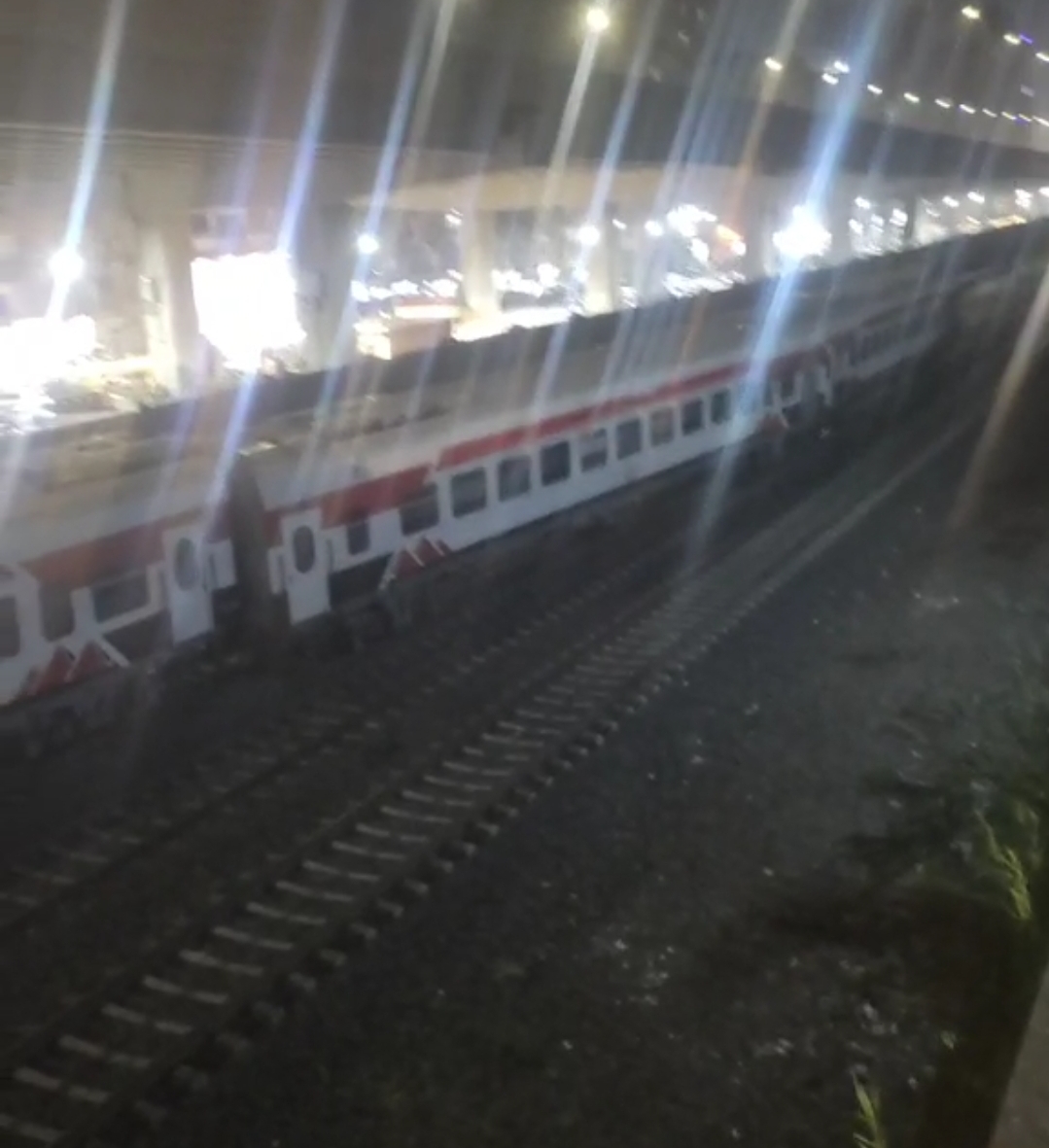 توقف حركة القطارات شوية بعد خروج عربات قطار روسي عن القضبان بين بشتيل وبولاق الدكرور 4 1765228873 329 توقف حركة القطارات شوية بعد خروج عربات قطار روسي عن