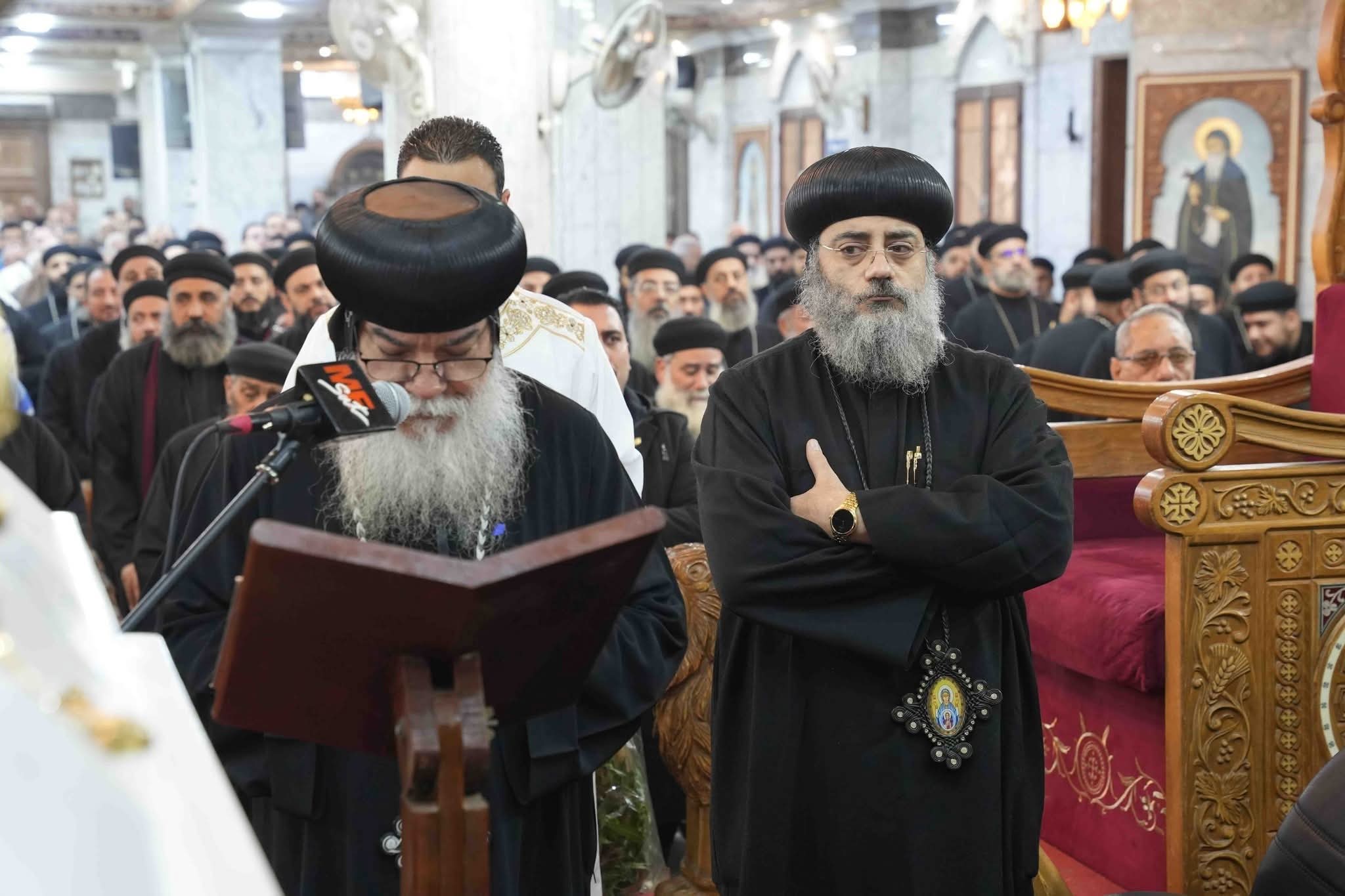 صلاة جنازة والدة الأنبا فيلوباتير بحضور أساقفة وكهنة وشعب الإيبارشية 7 1765266158 256 صلاة جنازة والدة الأنبا فيلوباتير بحضور أساقفة وكهنة وشعب الإيبارشية