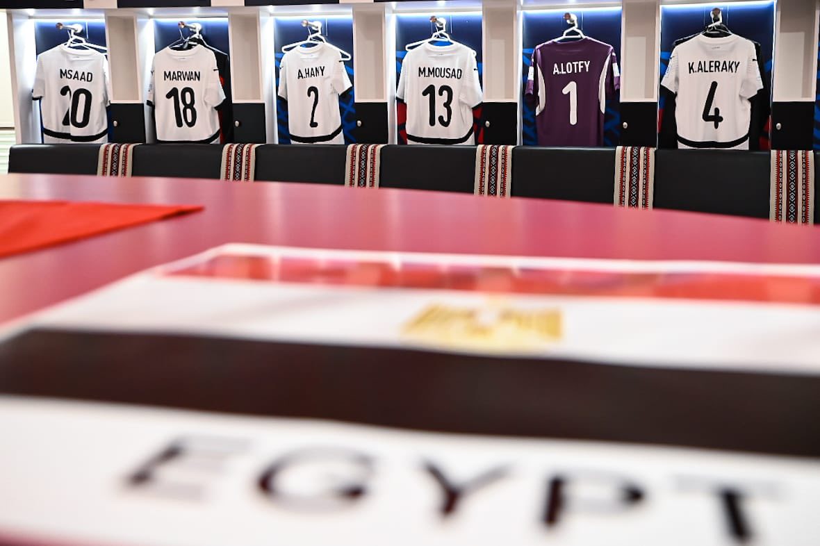 شوفوا غرفة ملابس منتخب مصر في ستاد البيت قبل ماتش الأردن بكأس العرب 3 استعدادات المنتخب