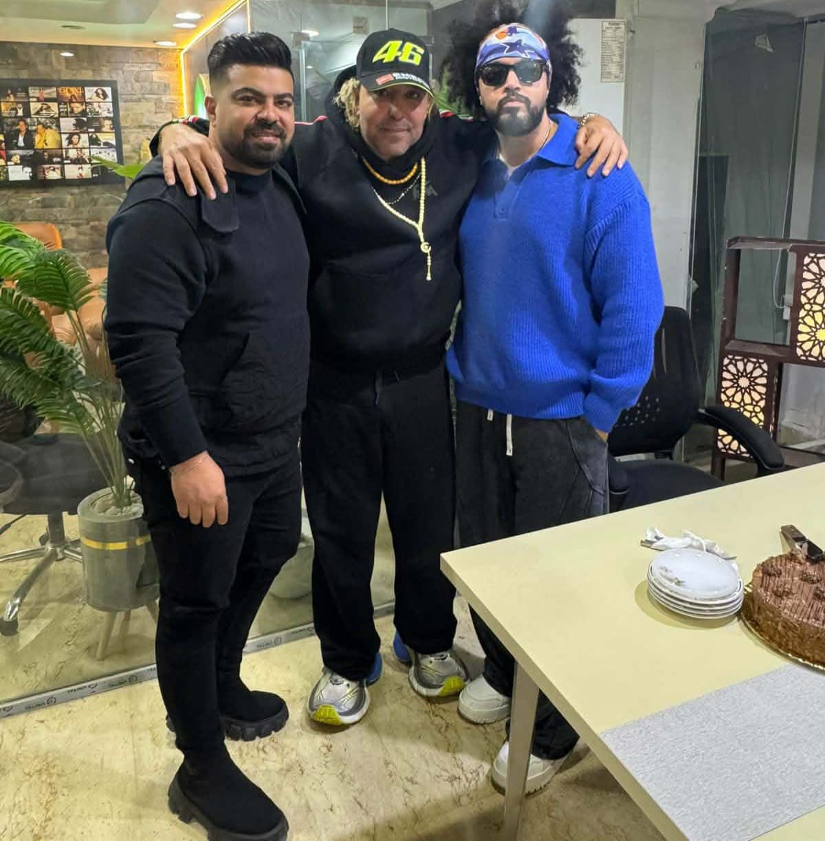 ليلة مبهجة.. عبدالفتاح الجريني وفريق روتانا يحتفلوا بسعيد إمام|صور 7 لحظات من الاحتفال