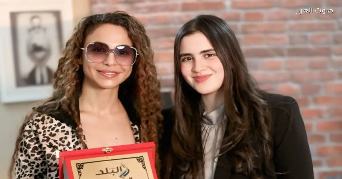 دوللي شاهين في الصدارة بعد ندوة «صوت العرب».. وكشفت أسرار بدايتها الفنية في الفيديو