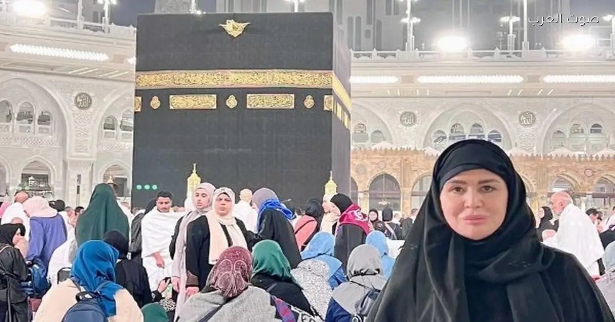 دموع إلهام شاهين على فراق والدتها.. بتعمل عُمرة ليها وبتبعت رسالة مؤثرة