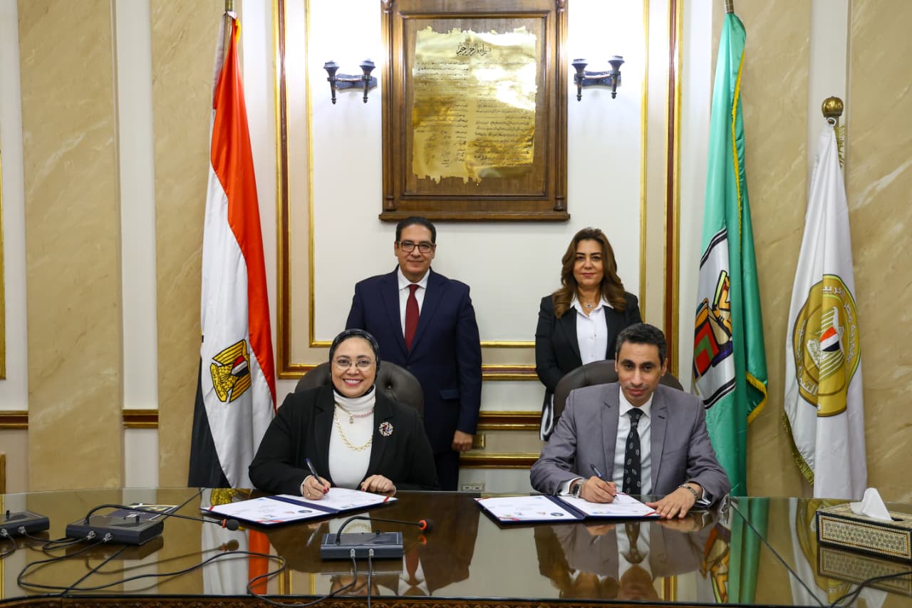 تعاون بين وزارة التنمية المحلية وتجارة القاهرة لتدريب وتأهيل الكوادر 4 1765358484 527 تعاون بين وزارة التنمية المحلية وتجارة القاهرة لتدريب وتأهيل الكوادر