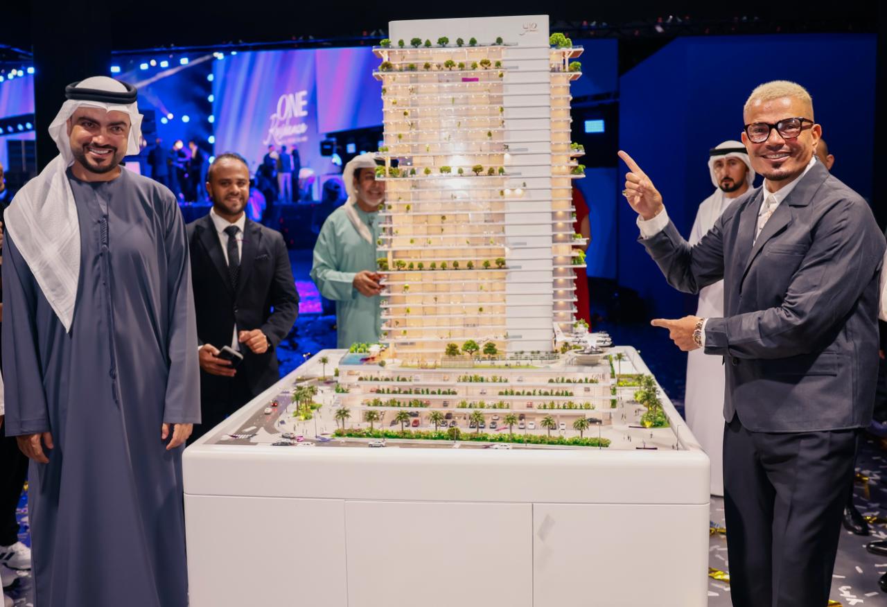 عمرو دياب يشعل الأجواء في حفلة خاصة بأبو ظبي 3 1765358774 25 عمرو دياب يشعل الأجواء في حفلة خاصة بأبو ظبي