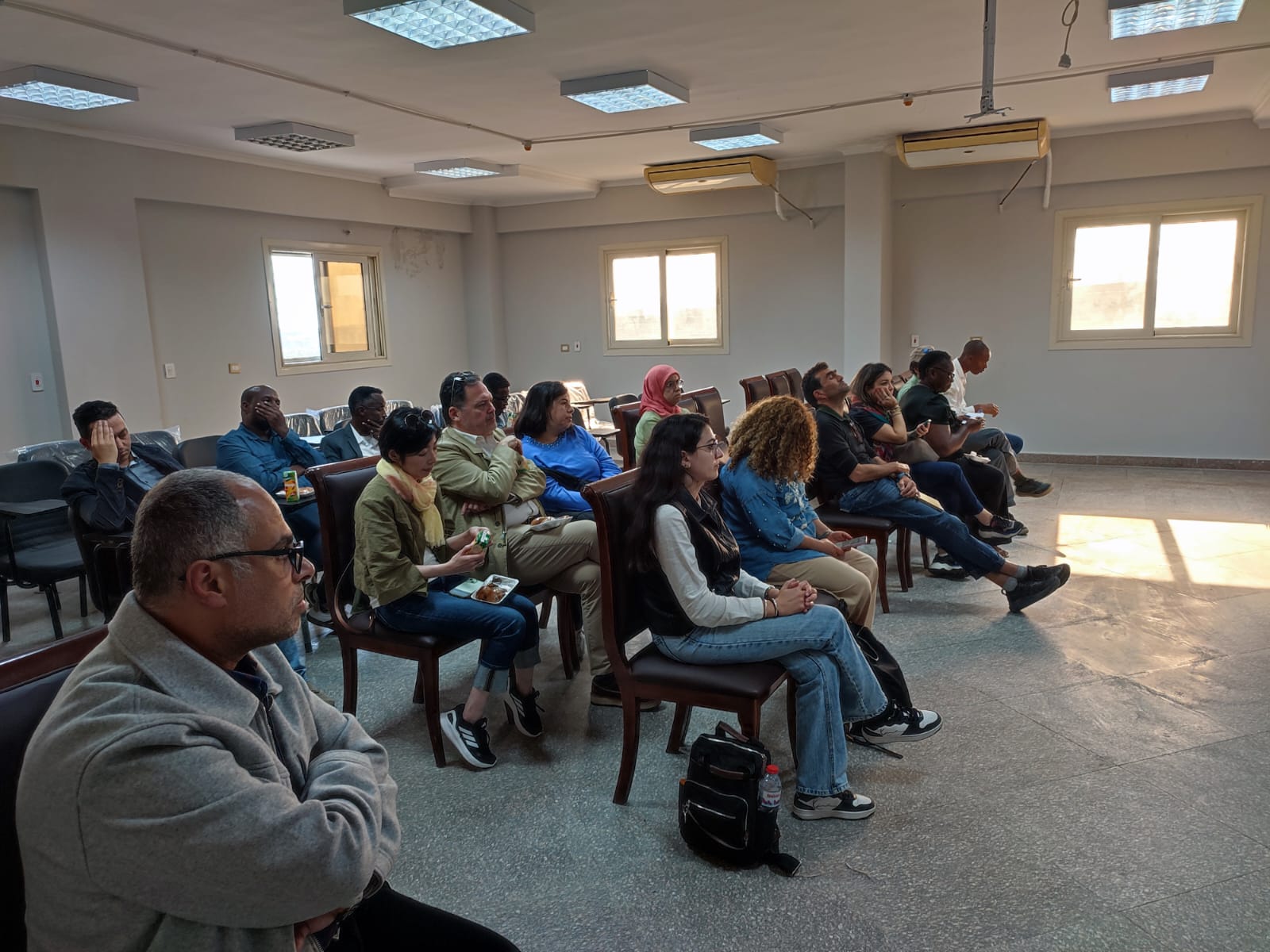 معهد علوم البحار والمصايد يستقبل وفد دولي لتعزيز التعاون في الاقتصاد الأزرق 4 أحواض الاستزراع السمكي