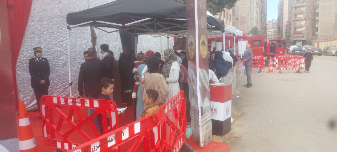 زحمة تصويت كبيرة في انتخابات مجلس النواب بفيصل الجيزة 3 1765359978 44 زحمة تصويت كبيرة في انتخابات مجلس النواب بفيصل الجيزة