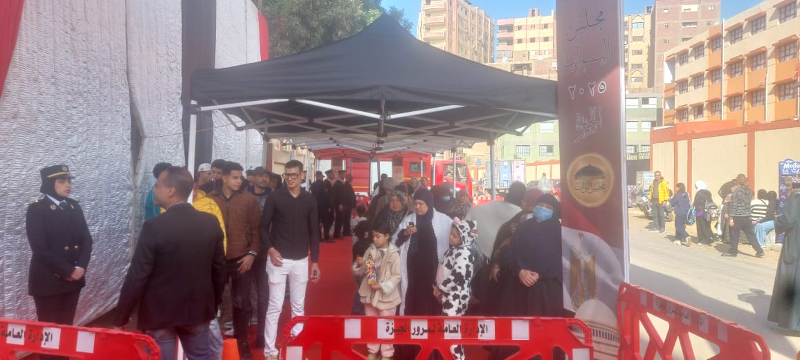 زحمة تصويت كبيرة في انتخابات مجلس النواب بفيصل الجيزة 4 1765359978 626 زحمة تصويت كبيرة في انتخابات مجلس النواب بفيصل الجيزة