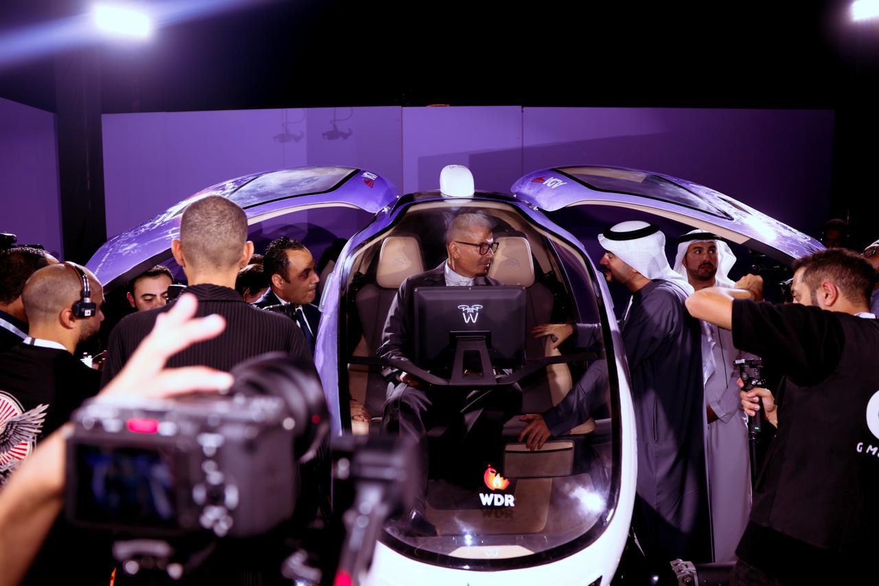 عمرو دياب يتألق في حفلة خاصة بأبو ظبي مع أغاني قمرين وليلي نهاري 5 1765362750 819 عمرو دياب يتألق في حفلة خاصة بأبو ظبي مع أغاني