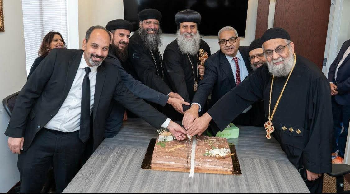 احتفال توقيع عقد شراء الكنيسة