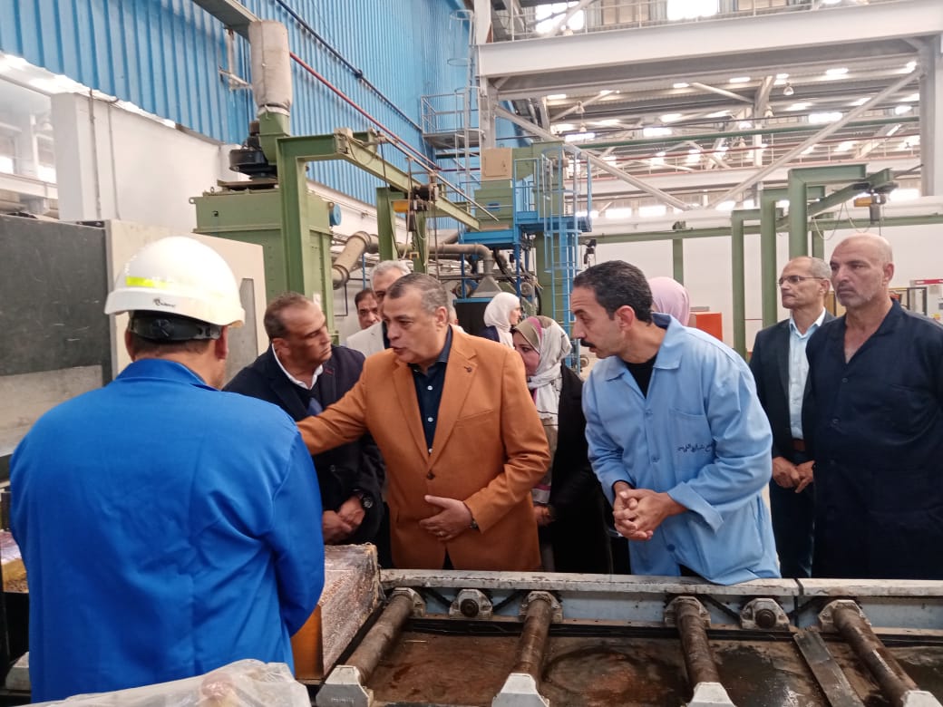 الإنتاج الحربي: مصنع 63 من أبرز المصانع ومنتجاته بتساعد في تقليل الفاتورة الاستيرادية 8 الوزير يتفقد خطوط الإنتاج