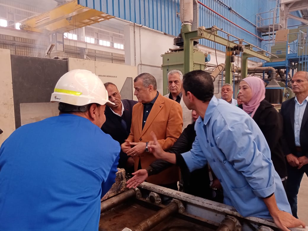 الإنتاج الحربي: مصنع 63 من أبرز المصانع ومنتجاته بتساعد في تقليل الفاتورة الاستيرادية 6 الوزير أثناء الجولة التفقدية