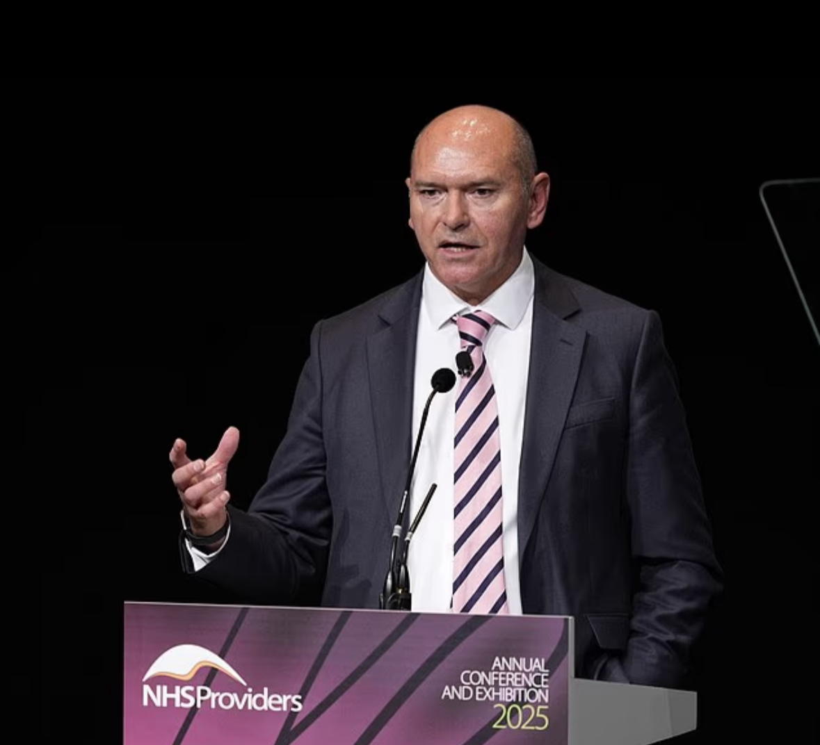 تحذير صحي قبل الكارثة.. إنفلونزا قوية تضرب بريطانيا 4 1765385957 10 تحذير صحي قبل الكارثة إنفلونزا قوية تضرب بريطانيا