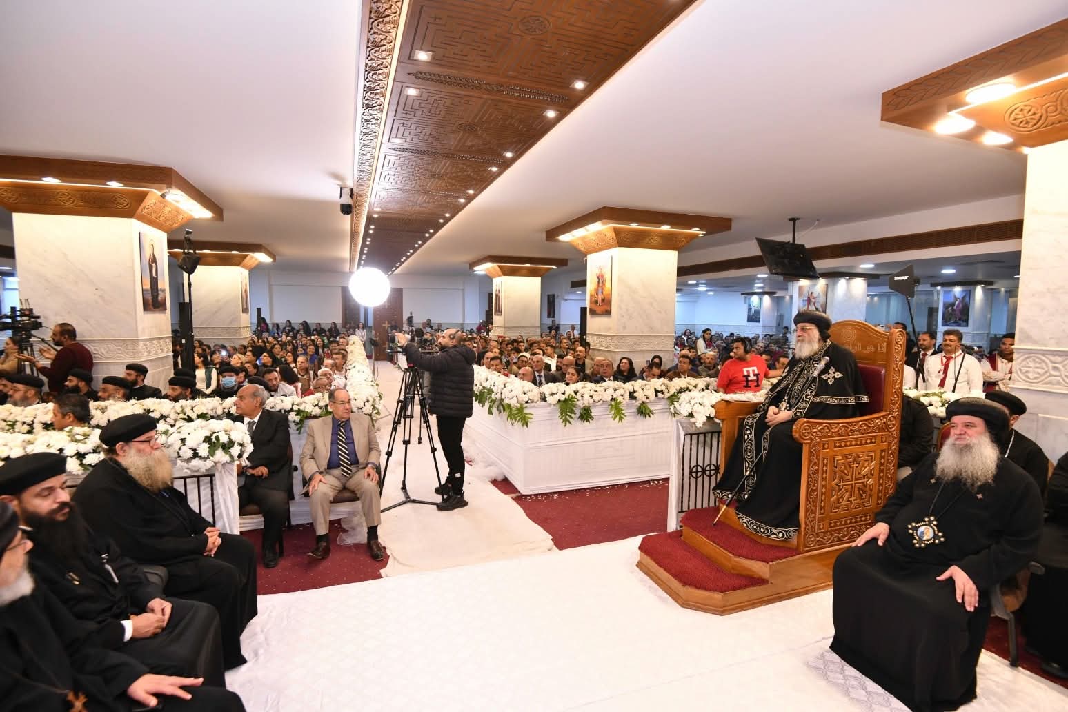 البابا تواضروس يتكلم عن "الاستجابة الإلهية" في اجتماع يوم الأربعاء من كنيسة العذراء بالمرج 6 1765402166 135 البابا تواضروس يتكلم عن الاستجابة الإلهية في اجتماع يوم الأربعاء