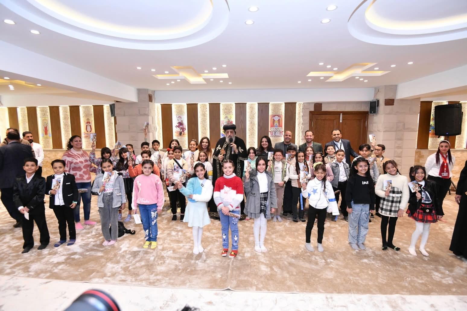 البابا تواضروس يتكلم عن "الاستجابة الإلهية" في اجتماع يوم الأربعاء من كنيسة العذراء بالمرج 3 1765402166 954 البابا تواضروس يتكلم عن الاستجابة الإلهية في اجتماع يوم الأربعاء