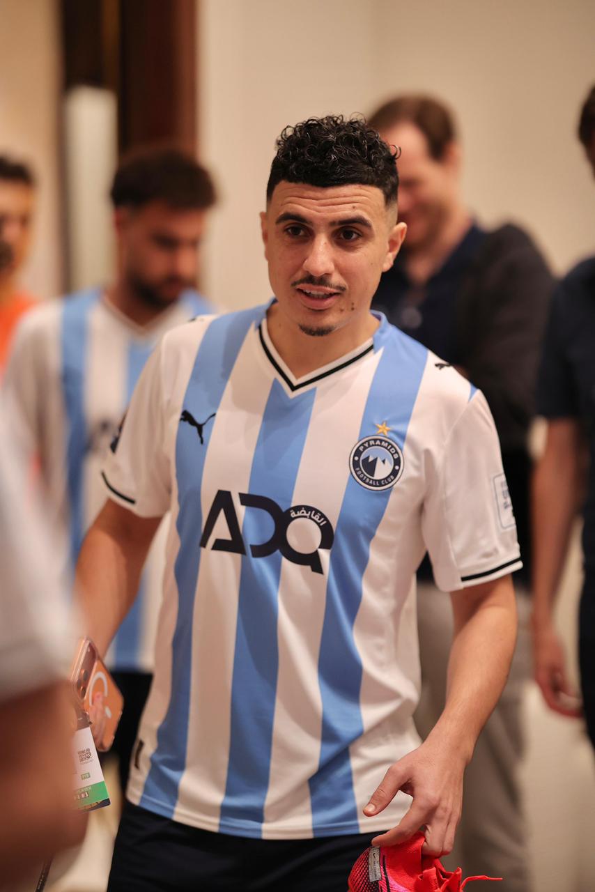 لاعبو بيراميدز يستعدوا بلقطة تصوير قبل مواجهة فلامنجو في كأس القارات للأندية 3 جلسة تصوير اللاعبين