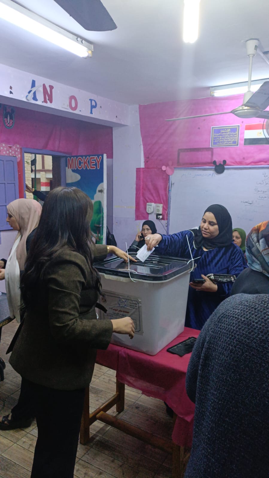 1765471395 144 السيدات في الجيزة يتوافدوا بشكل كبير على لجان مدرسة الجيزة