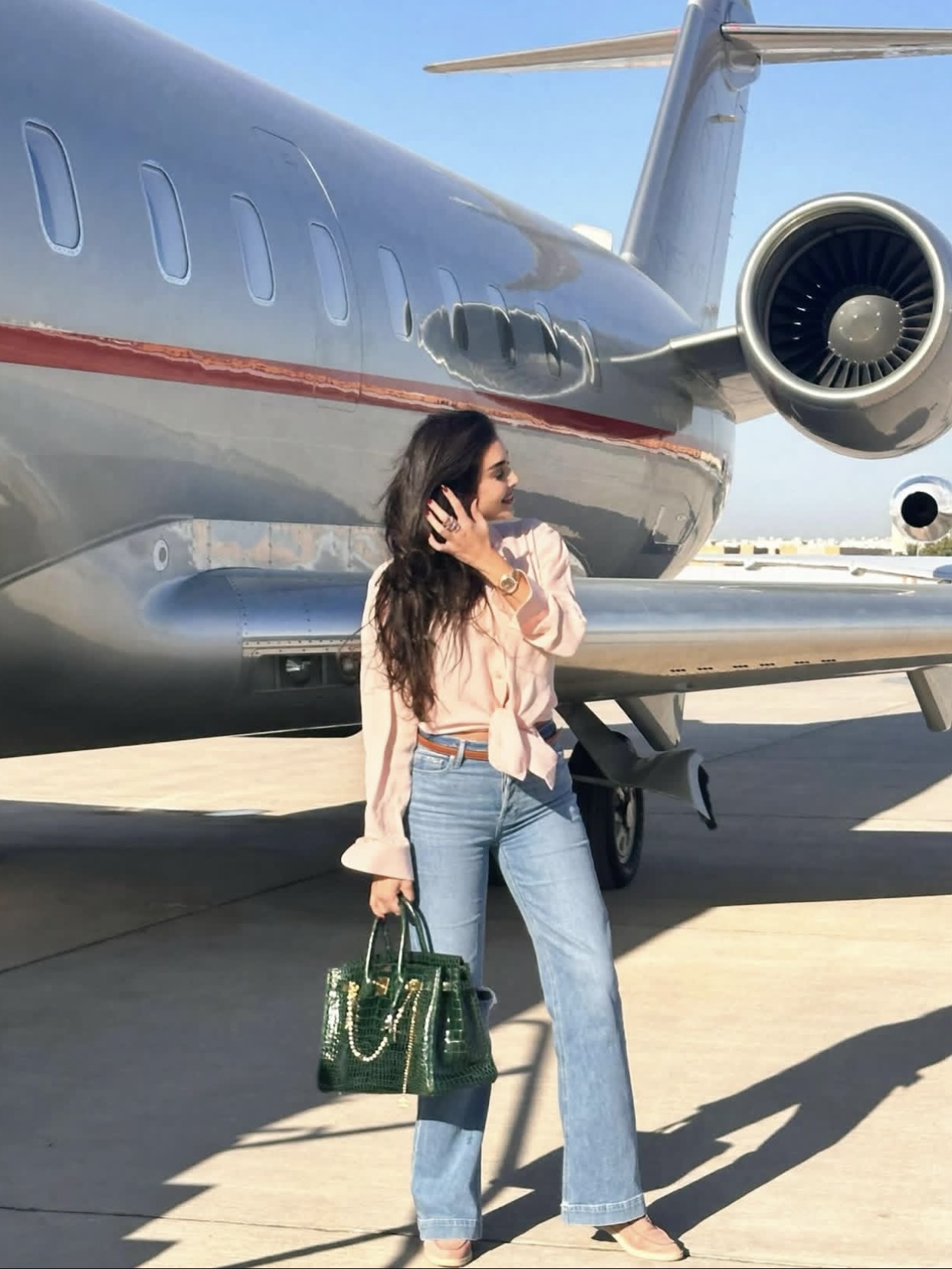 ياسمين صبري بتلفت الأنظار بإطلالة كاجوال شيك في أحدث ظهور ليها قدام طيارة خاصة 3 ياسمين صبري