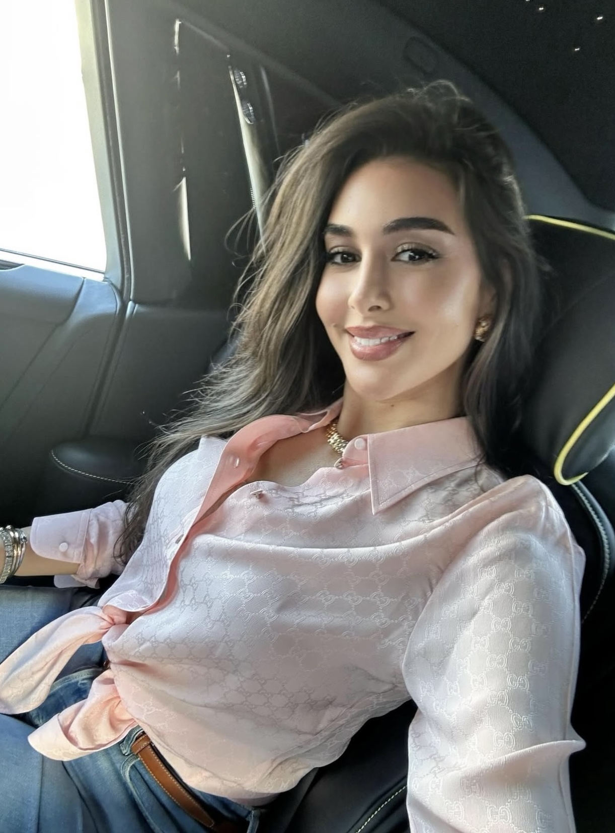 ياسمين صبري بتلفت الأنظار بإطلالة كاجوال شيك في أحدث ظهور ليها قدام طيارة خاصة 5 ياسمين صبري