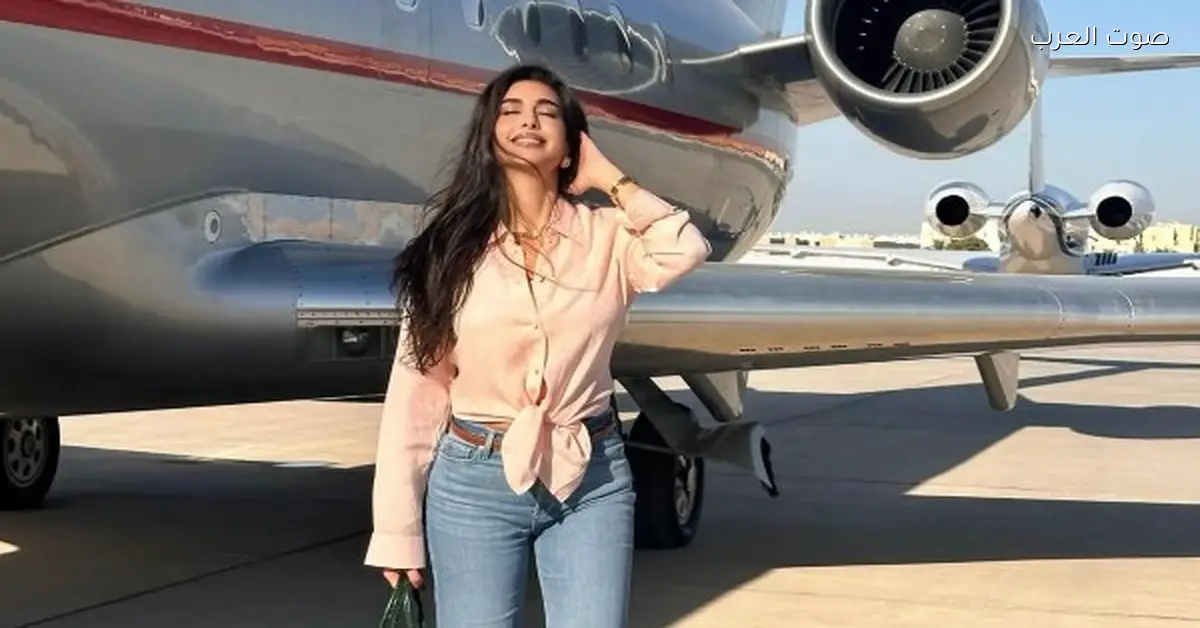 ياسمين صبري بتلفت الأنظار بإطلالة كاجوال شيك في أحدث ظهور ليها قدام طيارة خاصة