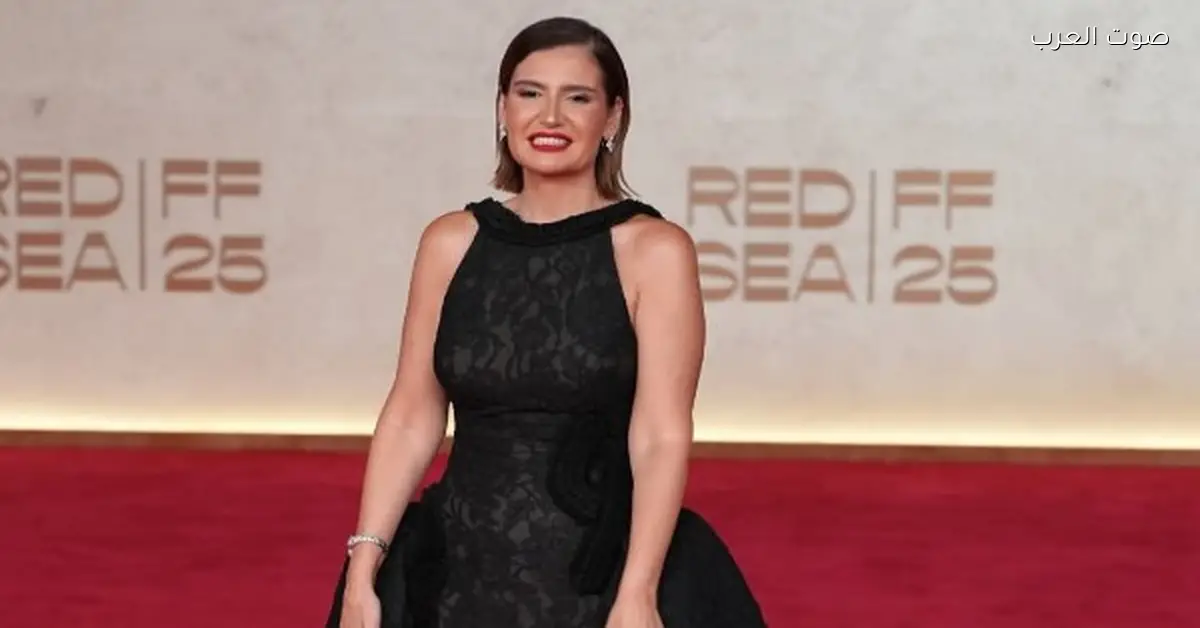 هنا شيحة تتألق بفستان مميز وتنشر صورها على إنستجرام