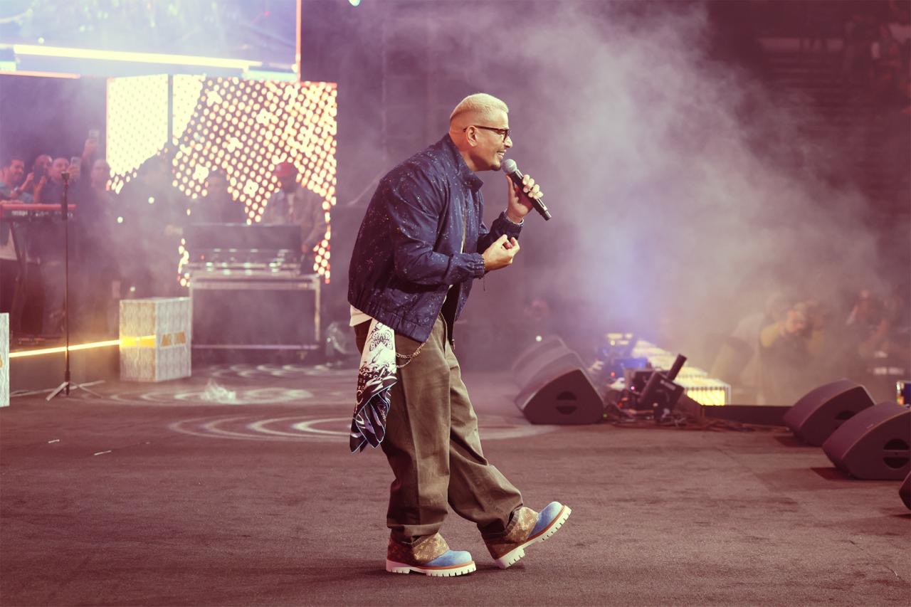 الهضبة يولع الأجواء في الخليج .. عمرو دياب يتألق في حفلة رائعة بموسم الكويت 6 1765542140 527 الهضبة يولع الأجواء في الخليج عمرو دياب يتألق في حفلة