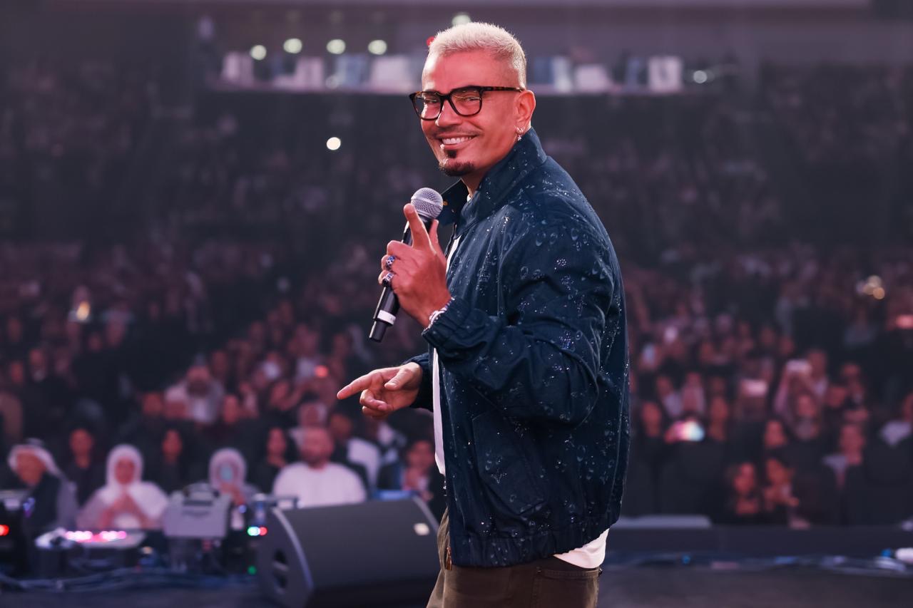 الهضبة يولع الأجواء في الخليج .. عمرو دياب يتألق في حفلة رائعة بموسم الكويت 5 1765542140 722 الهضبة يولع الأجواء في الخليج عمرو دياب يتألق في حفلة