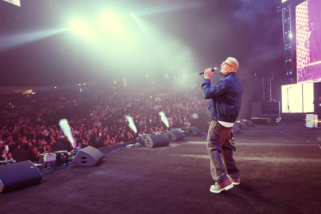 الهضبة يولع الأجواء في الخليج .. عمرو دياب يتألق في حفلة رائعة بموسم الكويت 3 1765542140 842 الهضبة يولع الأجواء في الخليج عمرو دياب يتألق في حفلة