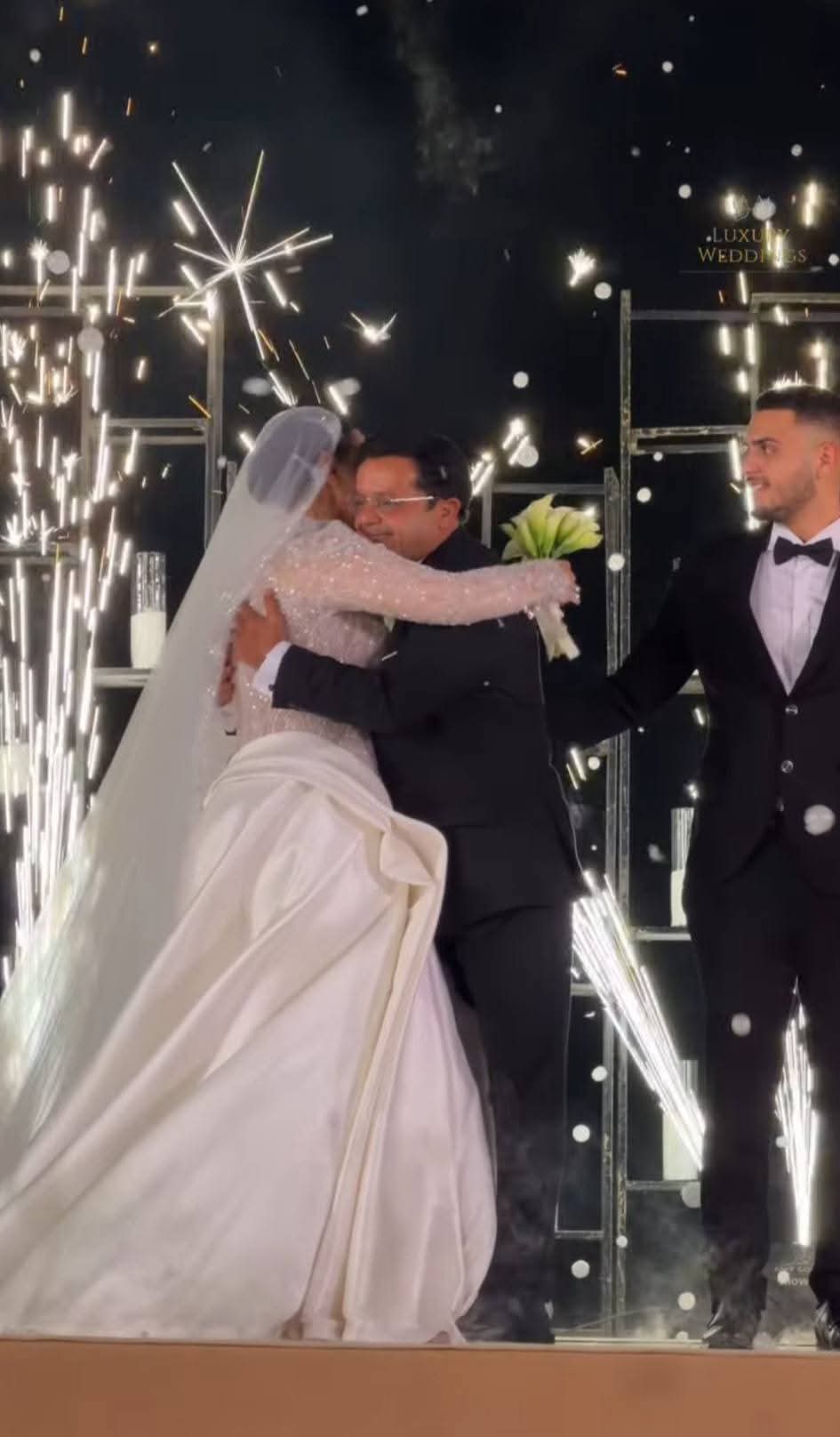 محمد هنيدي يحتفل بزفاف ابنته برقصات وأحضان مليانة حب 5 1765566439 620 محمد هنيدي يحتفل بزفاف ابنته برقصات وأحضان مليانة حب