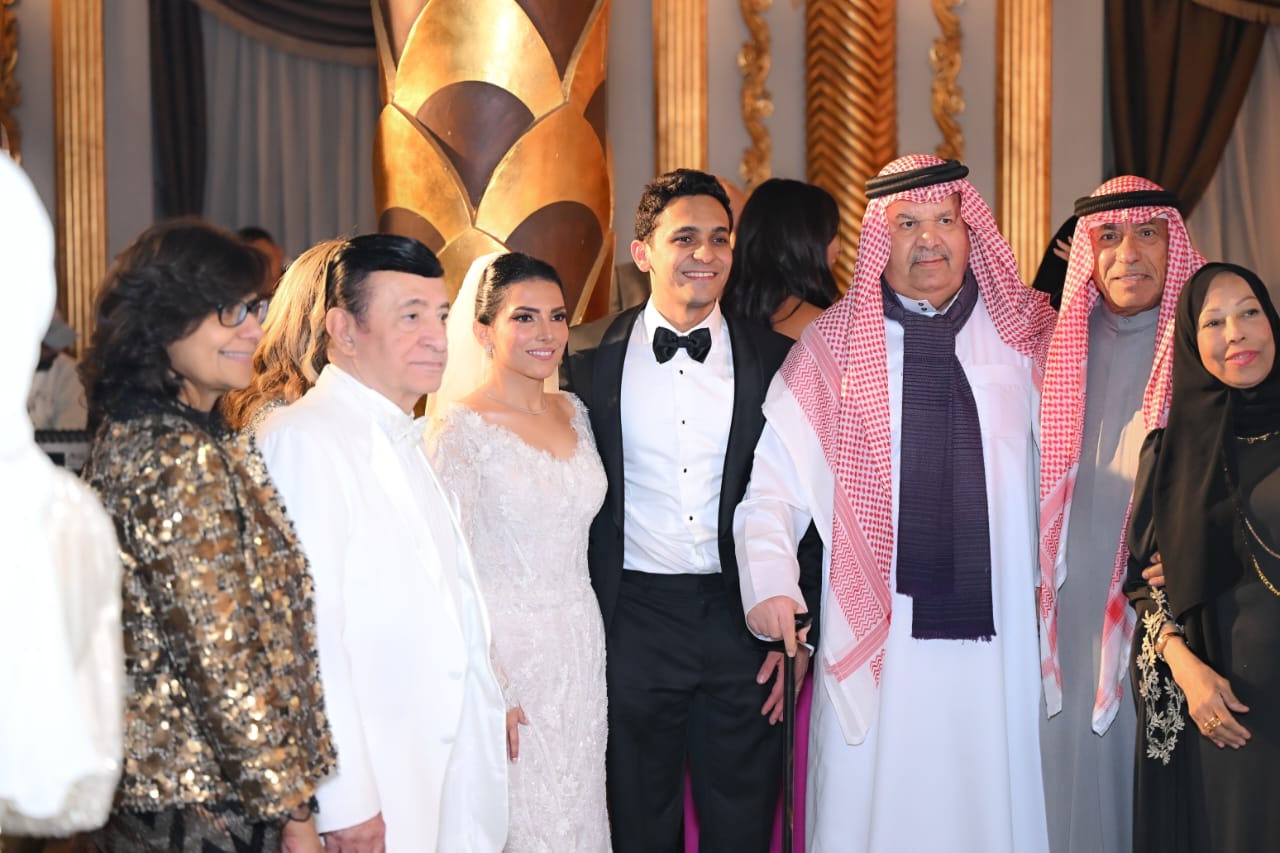 أركان فؤاد ونادية مصطفي يحتفلوا بزفاف بنتهم مع النجوم | صور 3 العروس مع والدتها